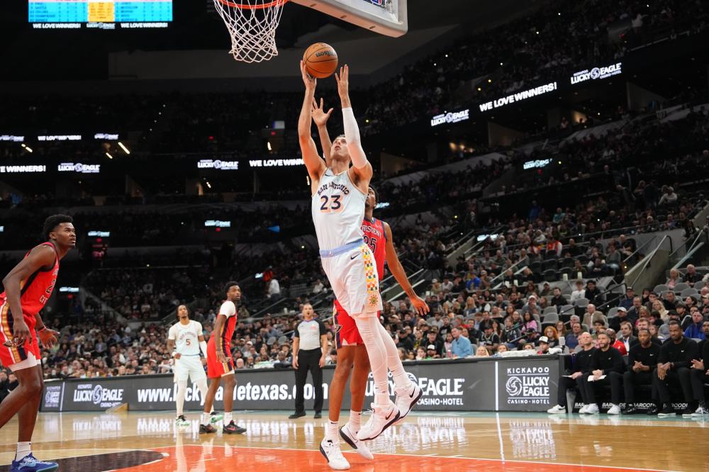 表现均为球 表现均为球