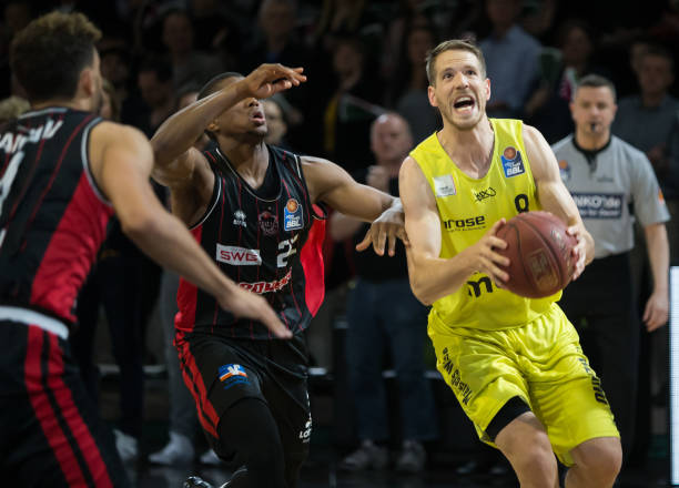 铸成率领的 铸成率领的